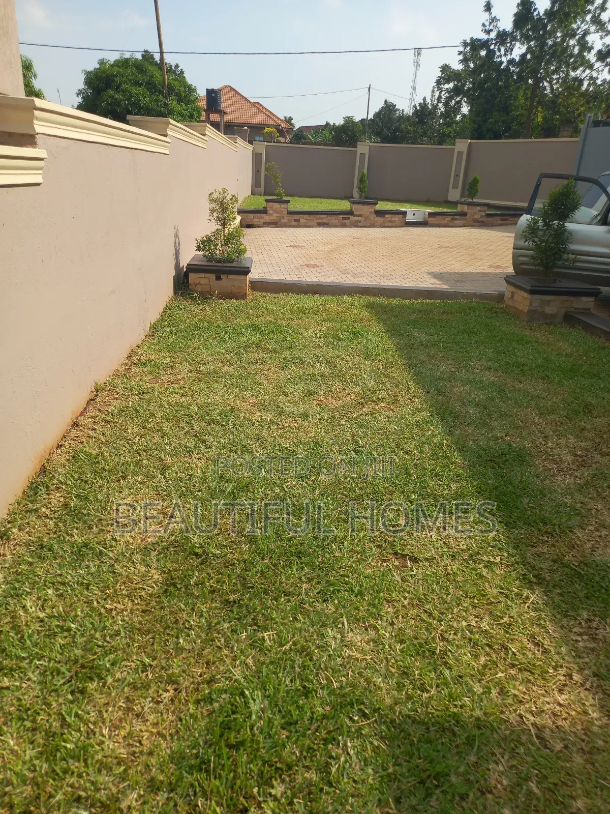 Furnished 4bdrm House in Kira for sale