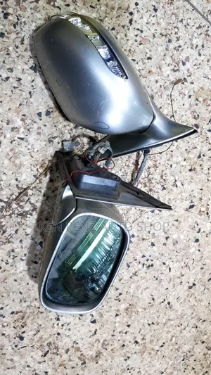 Toyota Crown Sidemirrors ( With Indicators)