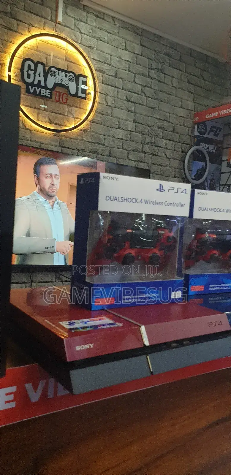 Playstation 4 2-Player Starter Set: 10 Games and 2 Gamepads