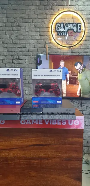 Great Value Ps4: Comes With 10 Physical Games 2 Controllers
