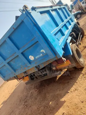 Mitsubishi Fuso 1999 Blue