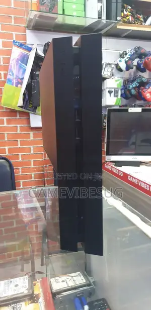 Clean Ps4 Standard Console - Bundle With 10 Games + 2 Pads!