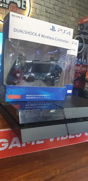 S4 Console Value Pack: 2 Controllers, 10 Games, All Cables