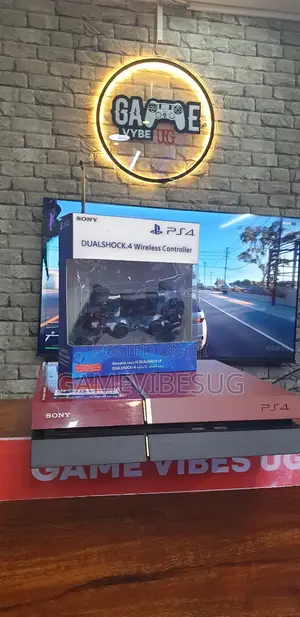 Refurbished Ps4 Standard - 10 Games 2 Official Controllers