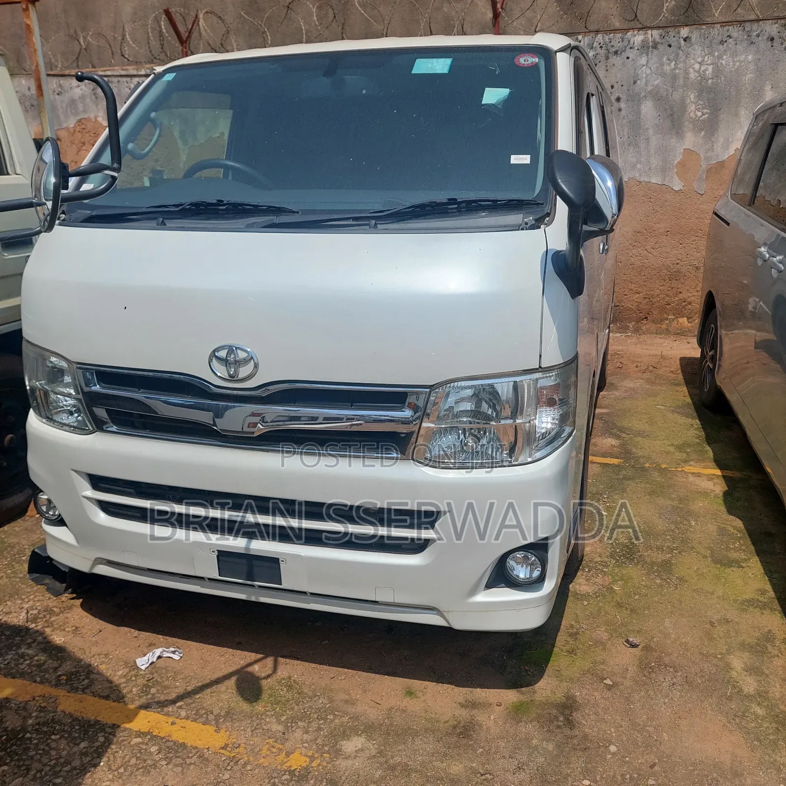 Toyota HiAce 2012 White