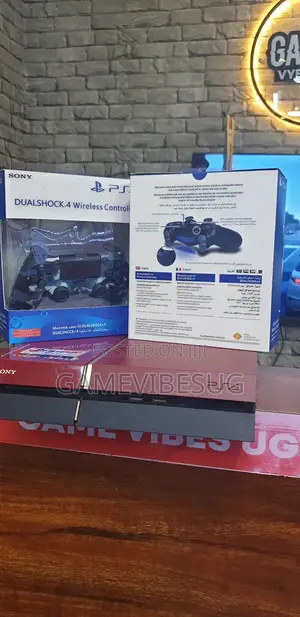 Sony Playstation 4 Bundle - Includes 2 Pads 10 Game Discs (
