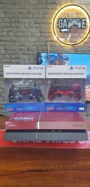 Working Playstation 4 - 2 Wireless Controllers 10 Games