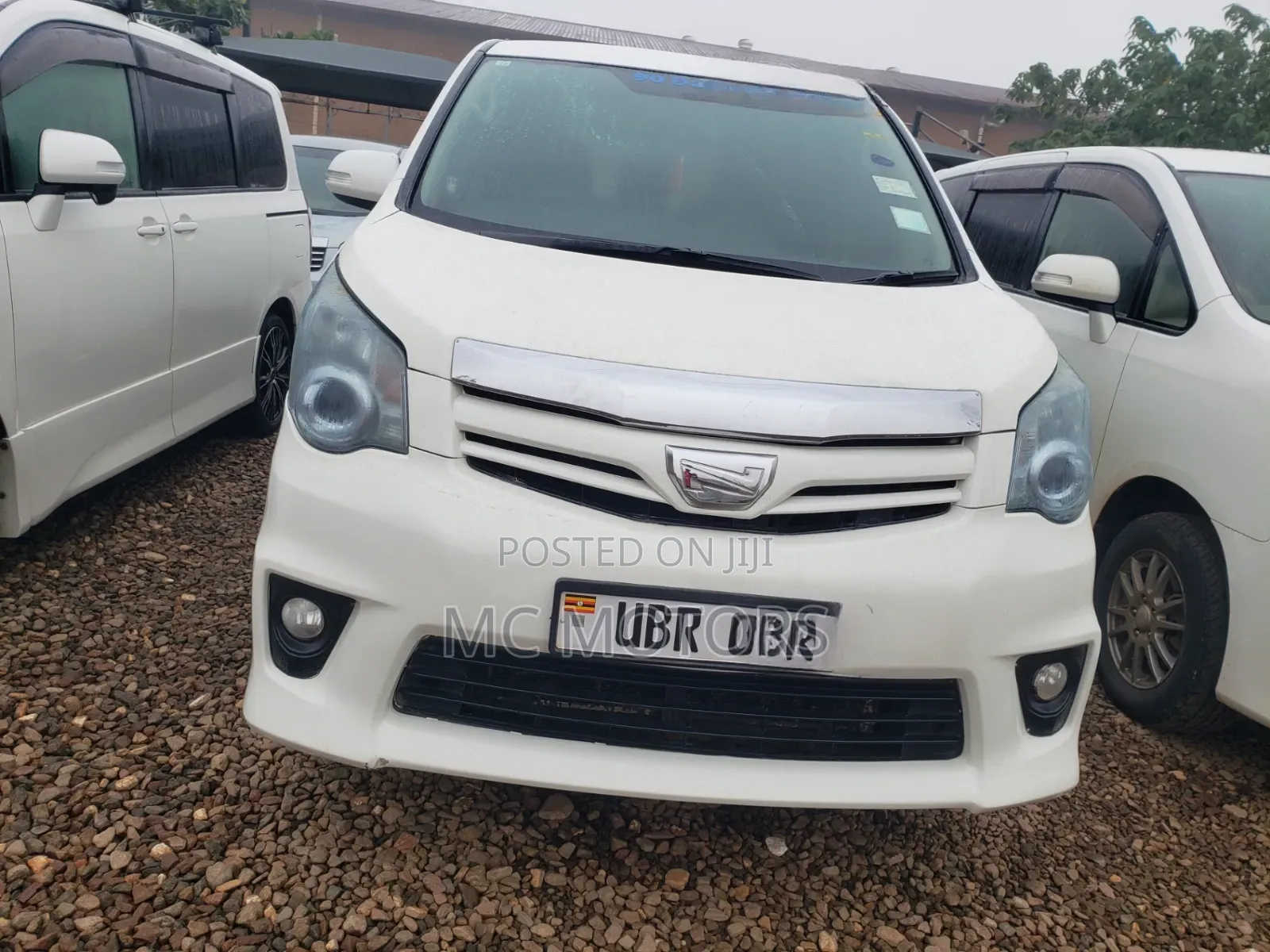 Toyota Noah 2011 White