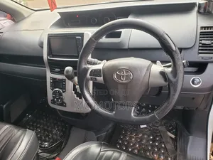 Toyota Noah 2011 White