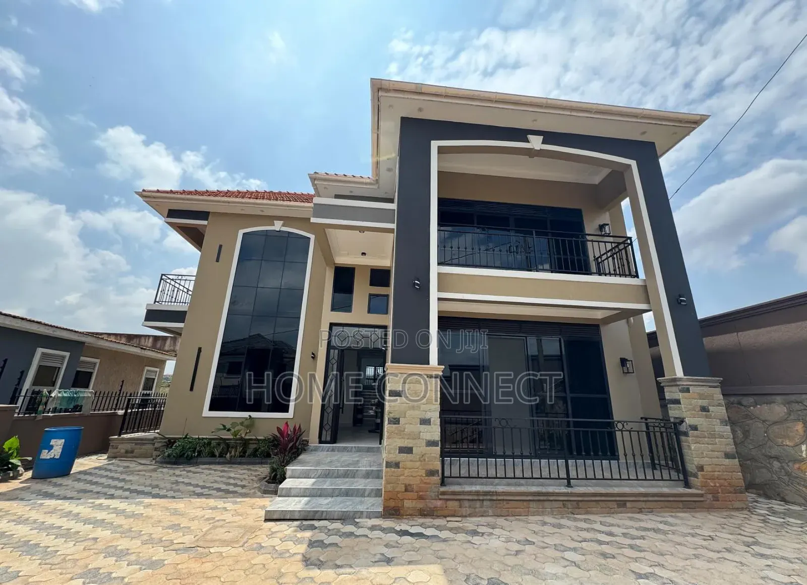 5bdrm Duplex in Komamboga, Central Division for sale