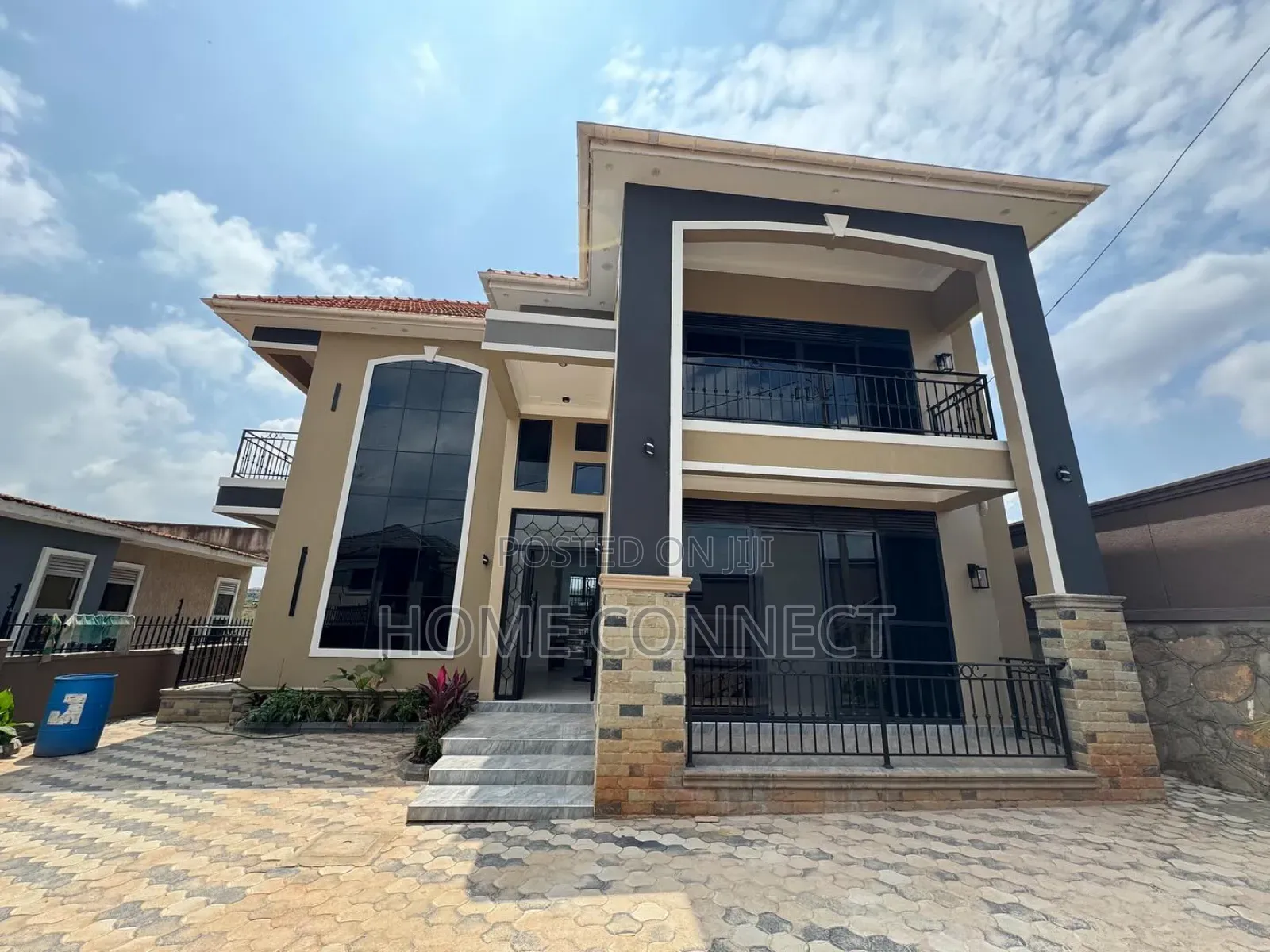 5bdrm Duplex in Komamboga, Central Division for sale