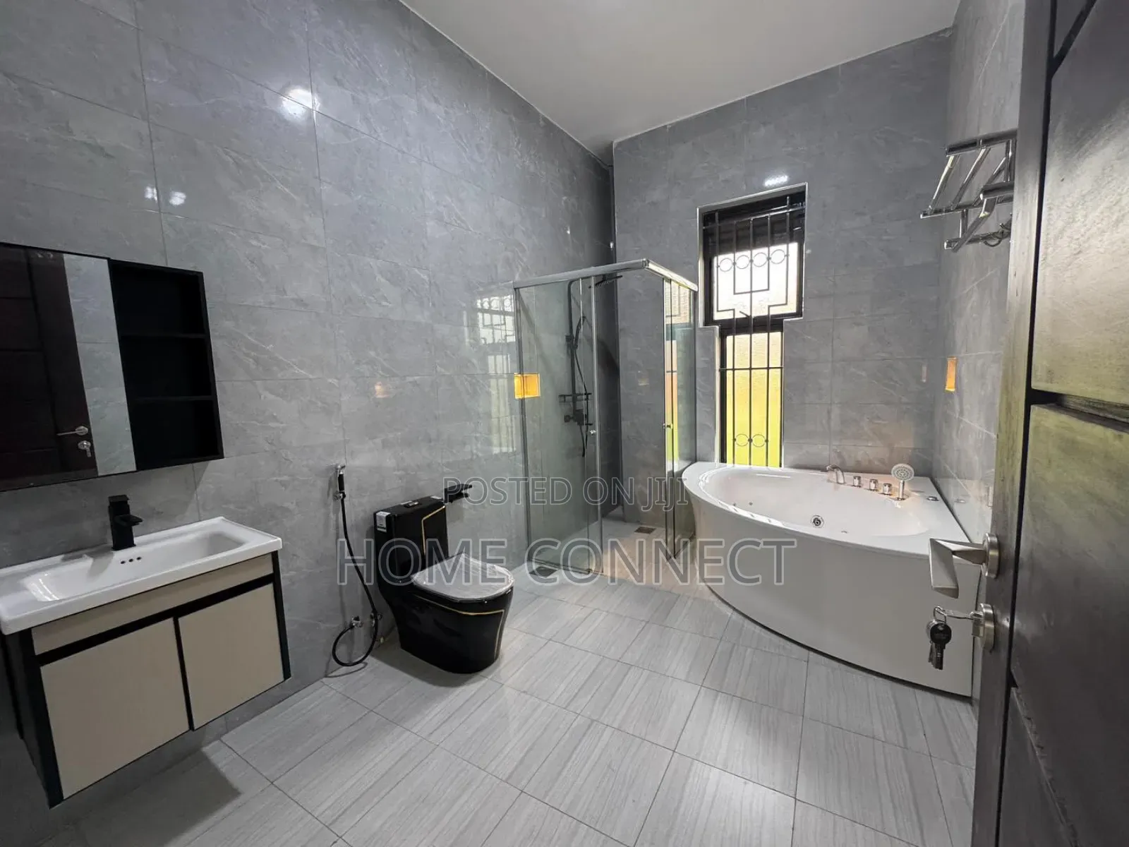 5bdrm Duplex in Komamboga, Central Division for sale