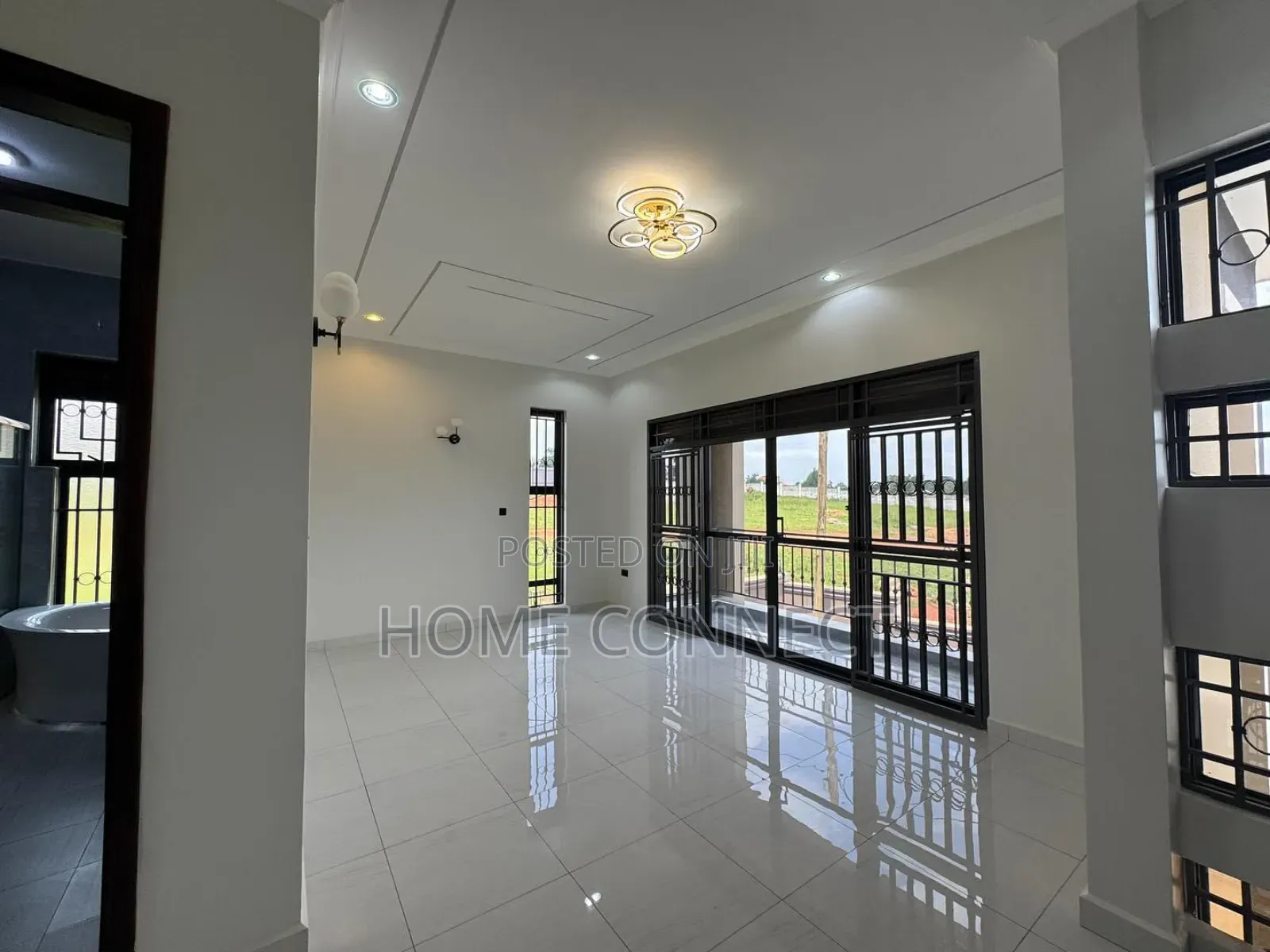 5bdrm Duplex in Komamboga, Central Division for sale