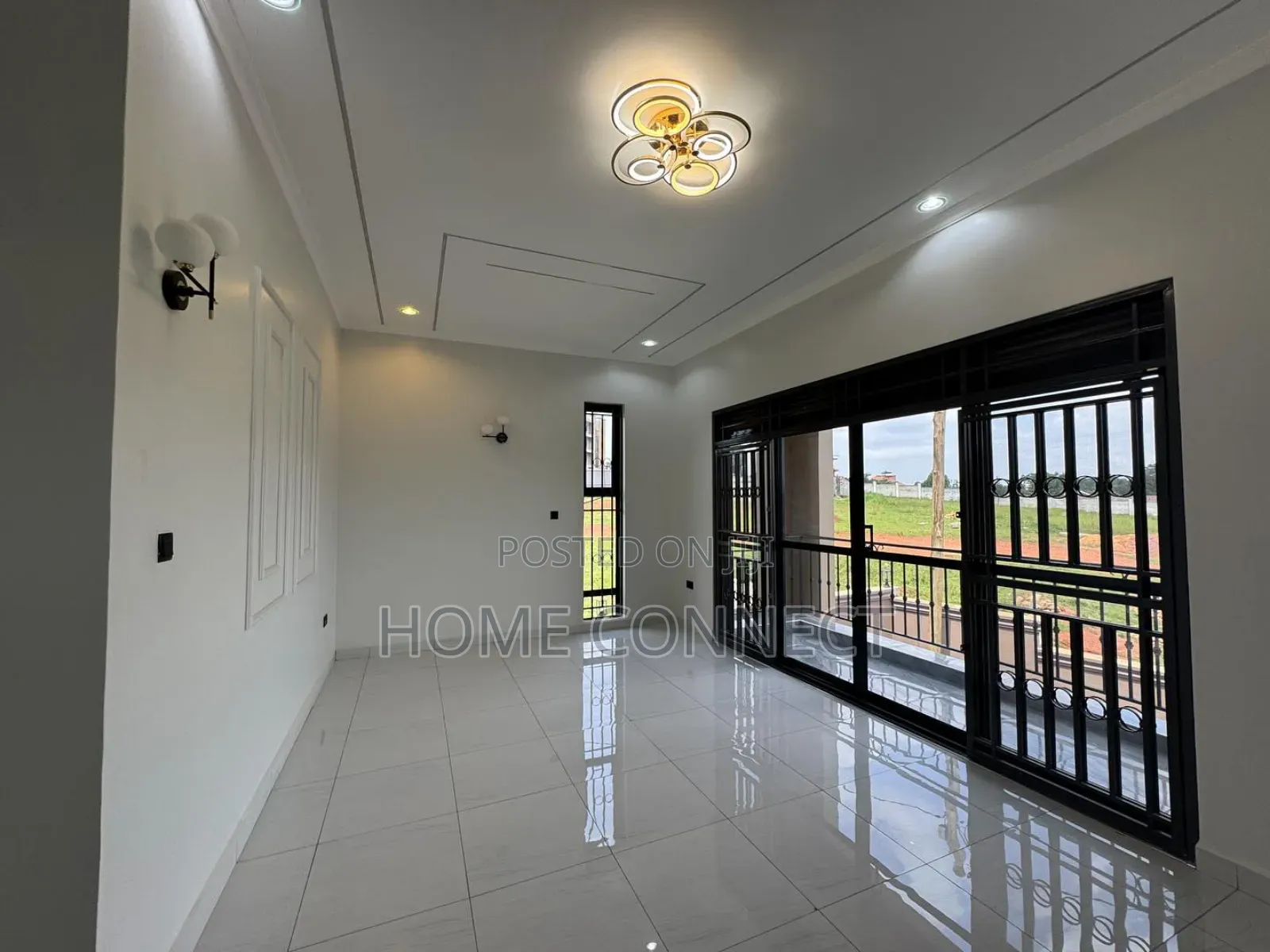 5bdrm Duplex in Komamboga, Central Division for sale