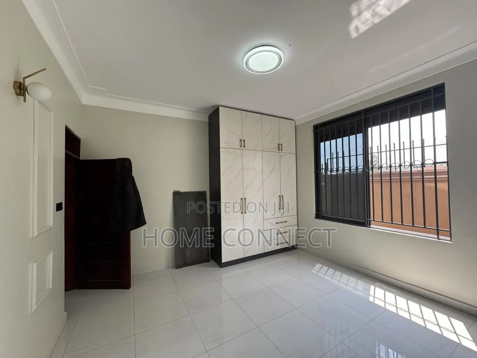 5bdrm Duplex in Komamboga, Central Division for sale
