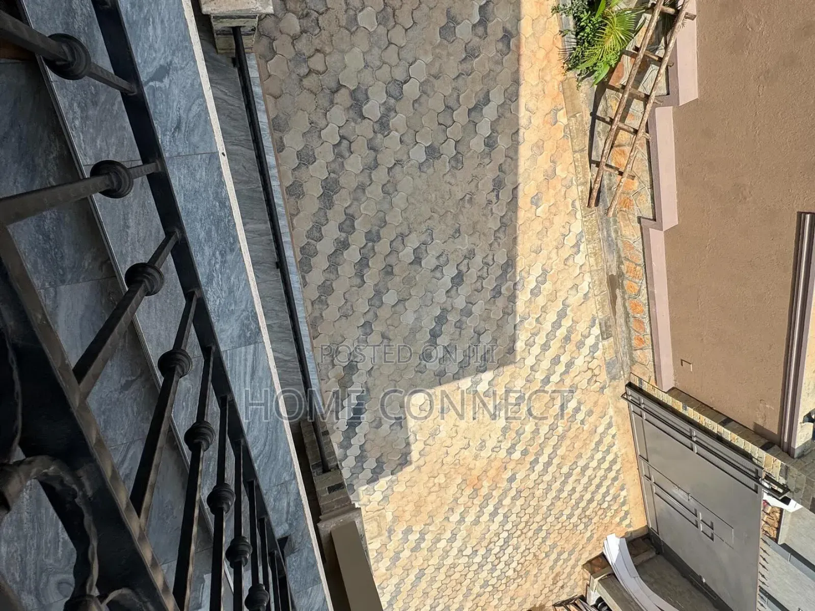 5bdrm Duplex in Komamboga, Central Division for sale