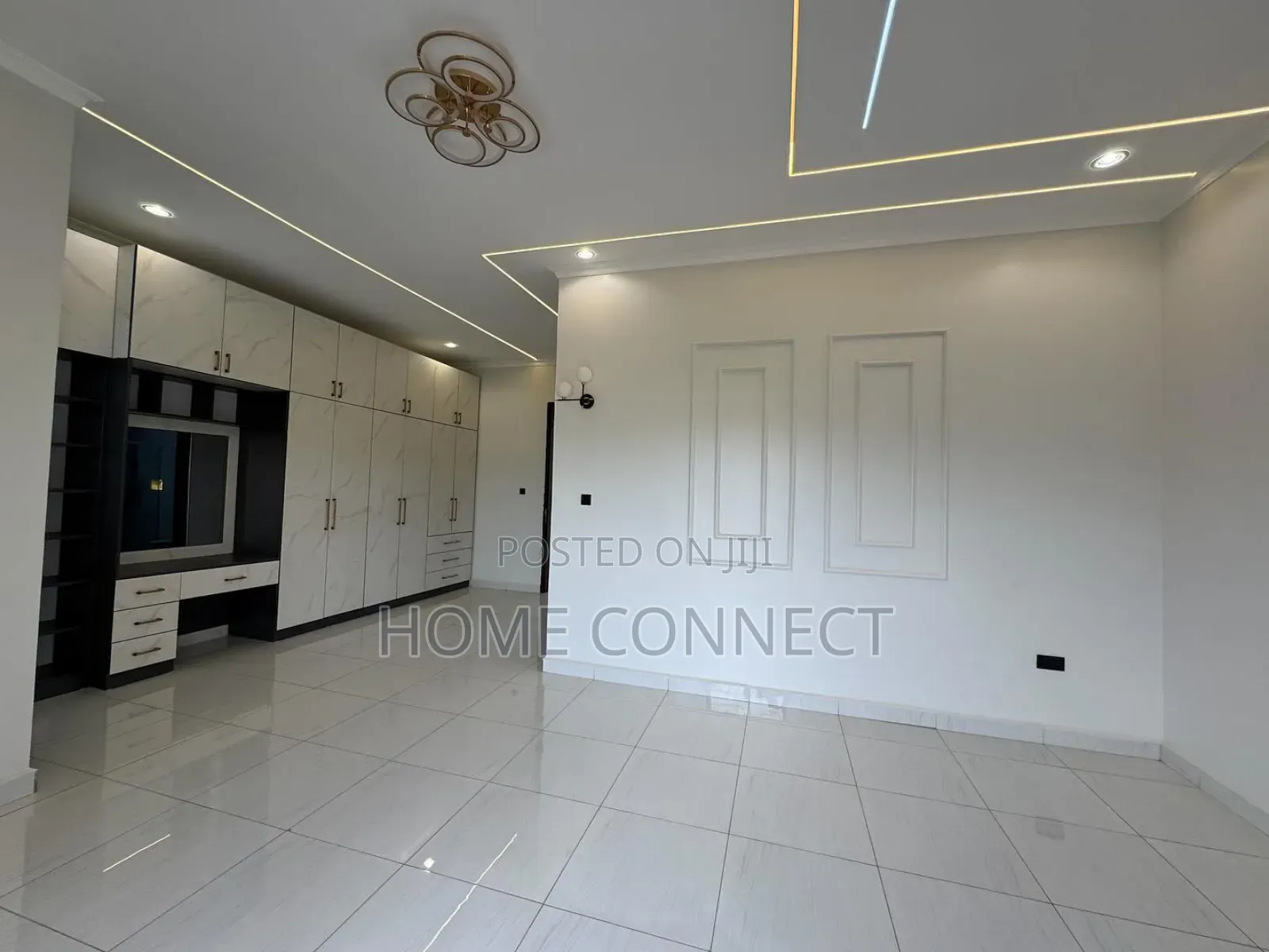 5bdrm Duplex in Komamboga, Central Division for sale
