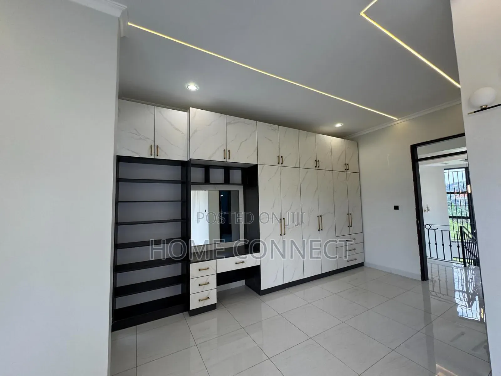 5bdrm Duplex in Komamboga, Central Division for sale