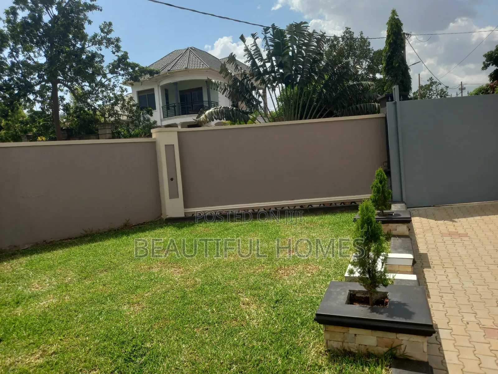 Furnished 4bdrm House in Kira for sale