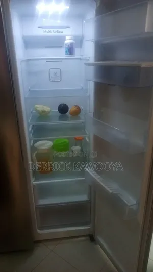 Hisense 670ltrs Side by Side With Water Dispenser