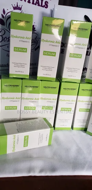 Neutriherbs Hyaluronic And Vitamin C Serum