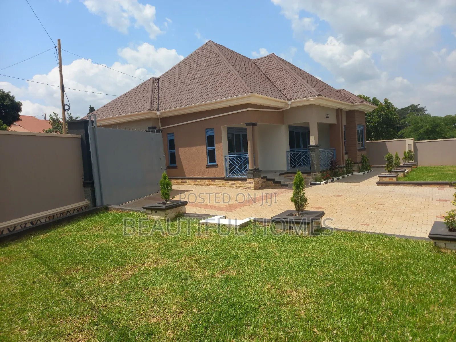 Furnished 4bdrm Bungalow in Kira for sale