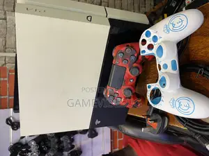 Discounted Ps4 Standard: Includes 2 Pads, 8 Games + Power Cables
