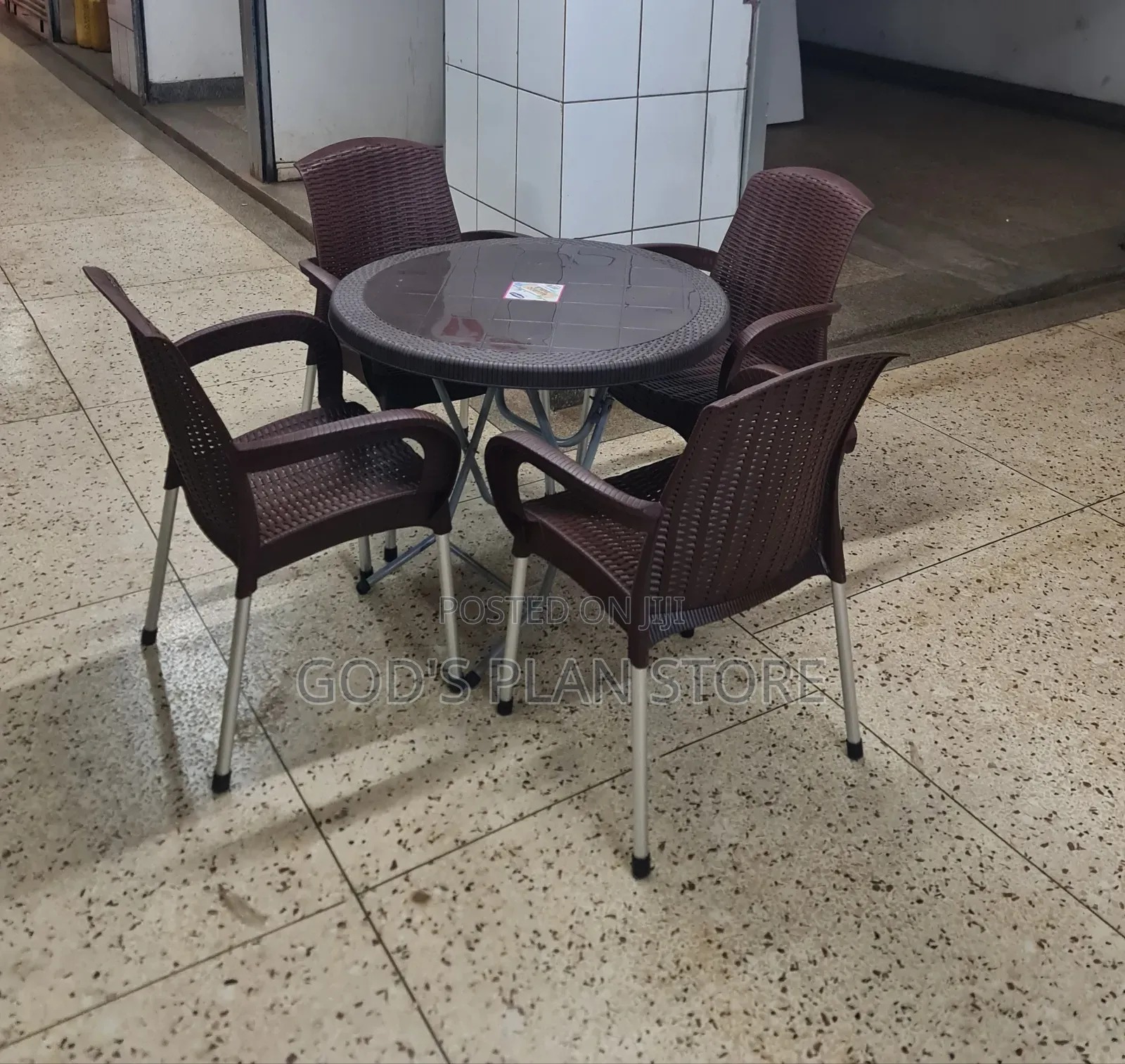 Ratten Metallic Legs Foldable Table and Chairs