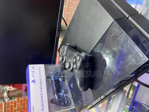 Gaming Start Kit: Ps4 Standard With 2 Pads, 8 Games All Leads