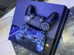 Mint Ps4 Standard System: 2 Controllers, 8 Games, Fully Tested