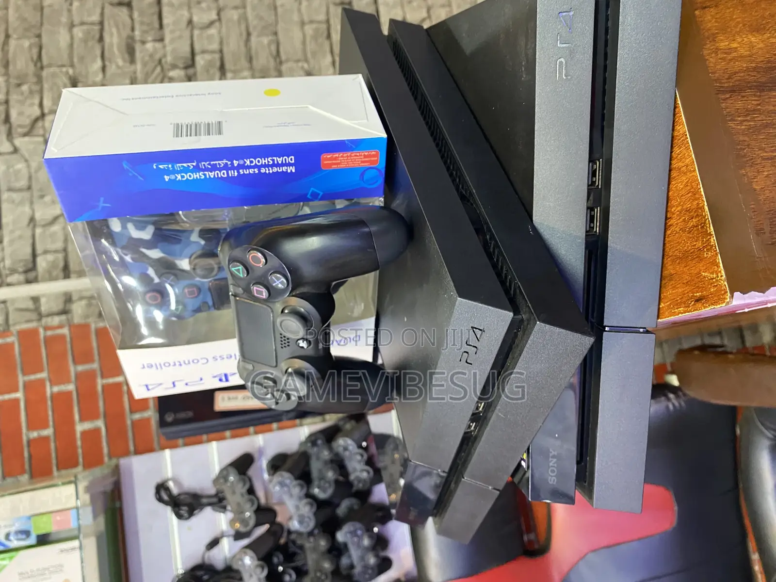 Gift Ready Ps4 Standard Bundle: 2 Pads, 8 Games, Cords Included