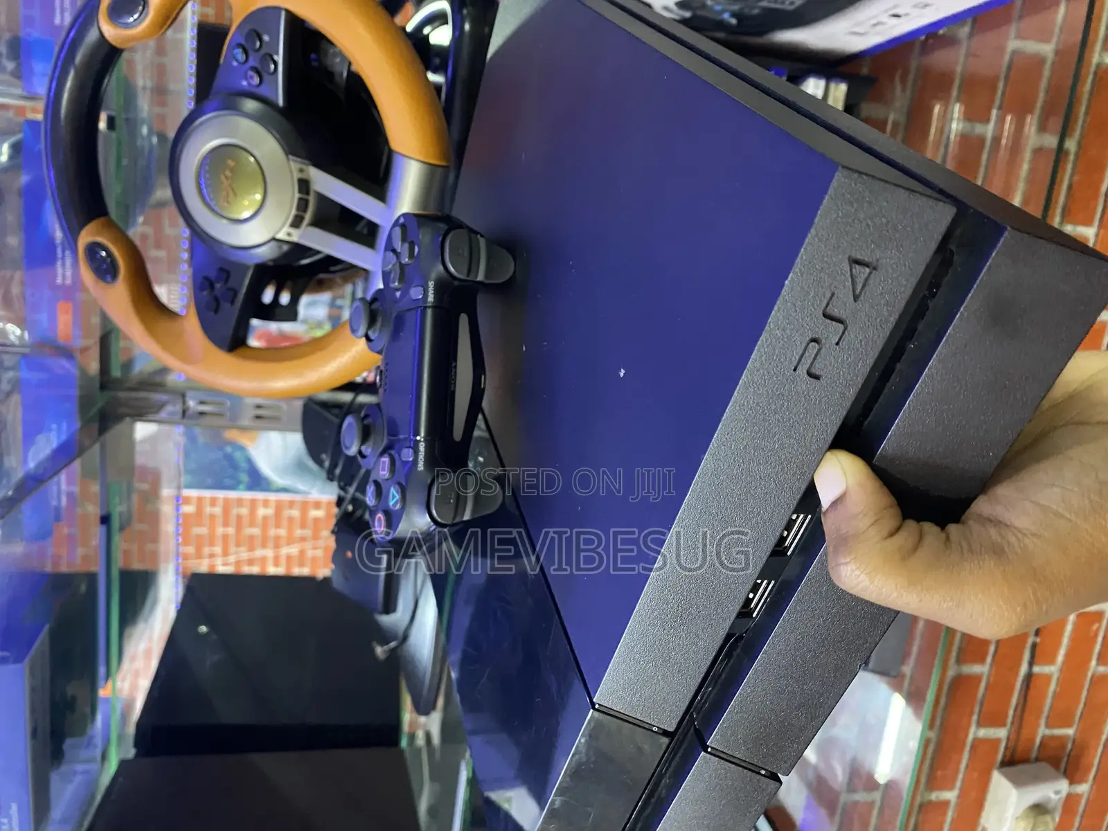 Playstation 4 Console Pack: 2 Dualshock Pads, 8 Games Connectivity