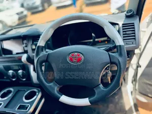 Toyota HiAce 2012 White