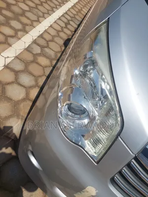 Toyota Noah 2.0 143hp FWD (8 Seater) 2012 Silver