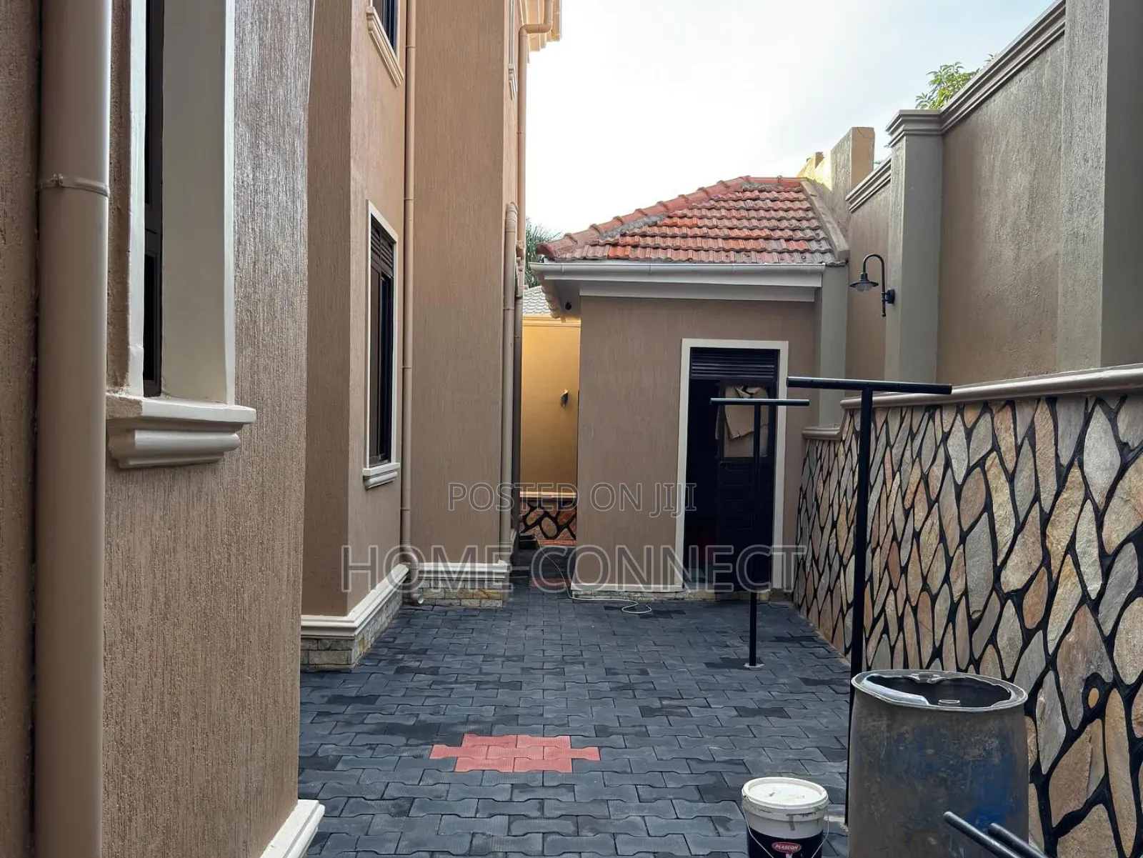 5bdrm Duplex in Akright Estate, Central Division for sale