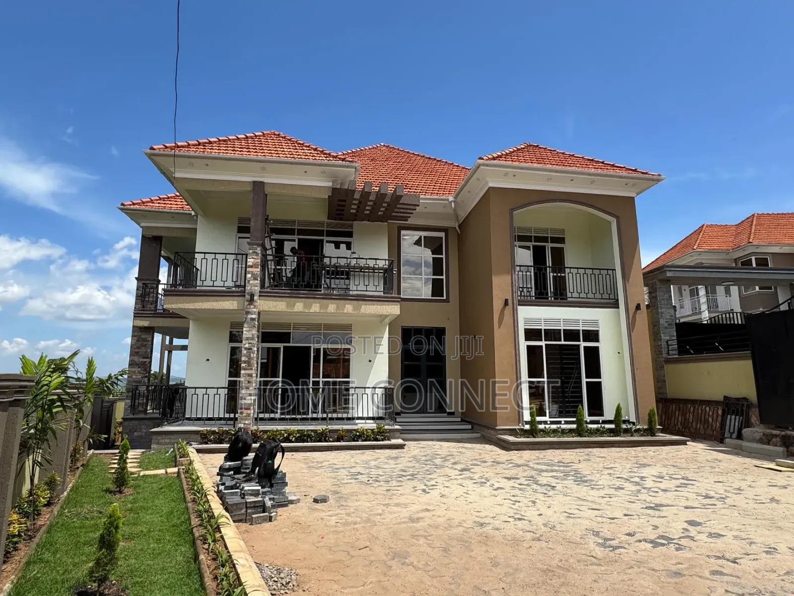 5bdrm Duplex in Kira Mamerito Rd, Central Division for sale