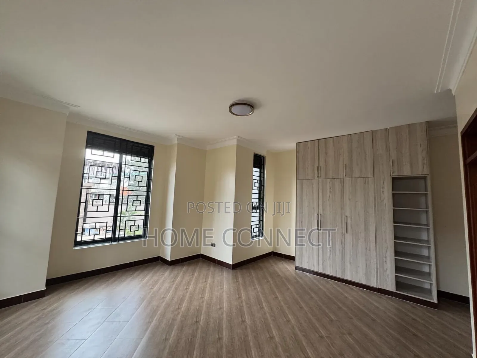 5bdrm Duplex in Kira Mamerito Rd, Central Division for sale