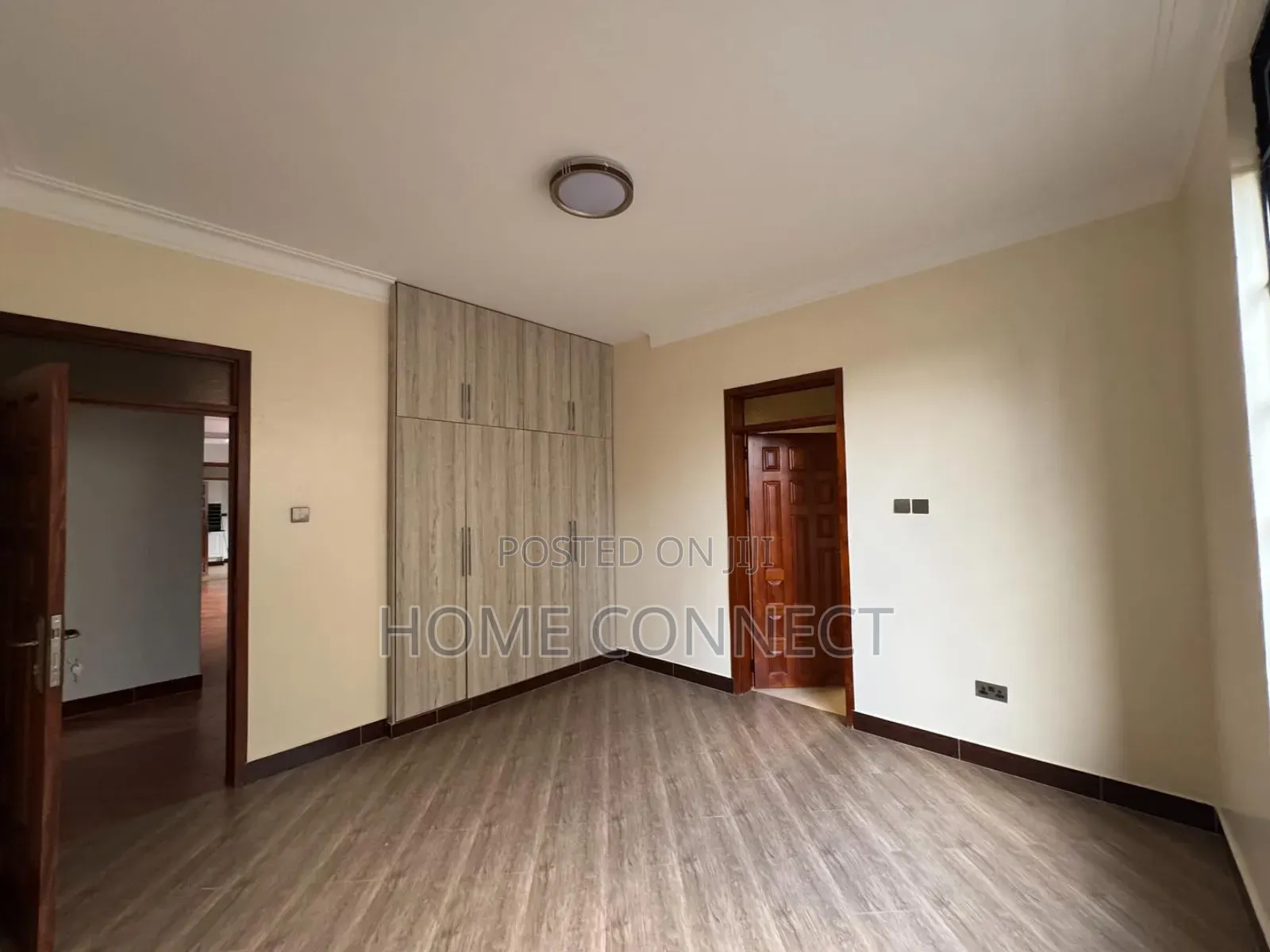 5bdrm Duplex in Kira Mamerito Rd, Central Division for sale
