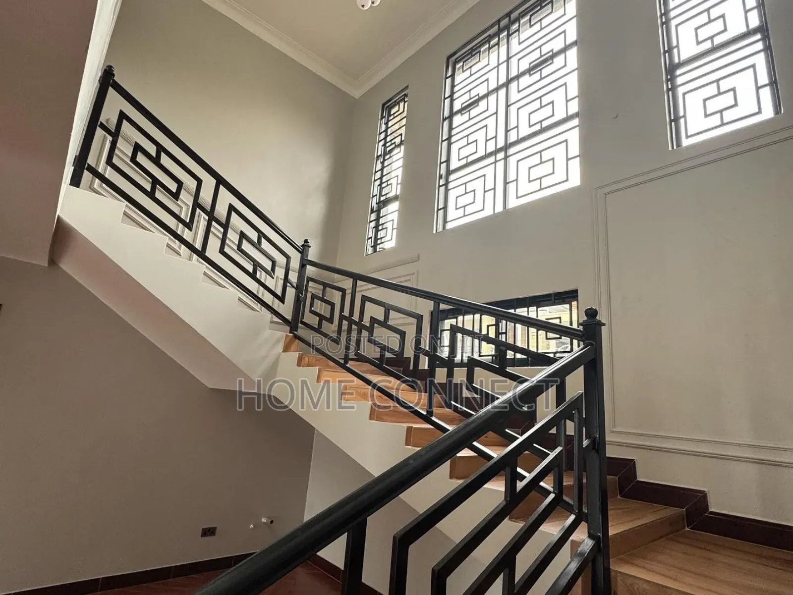 5bdrm Duplex in Kira Mamerito Rd, Central Division for sale