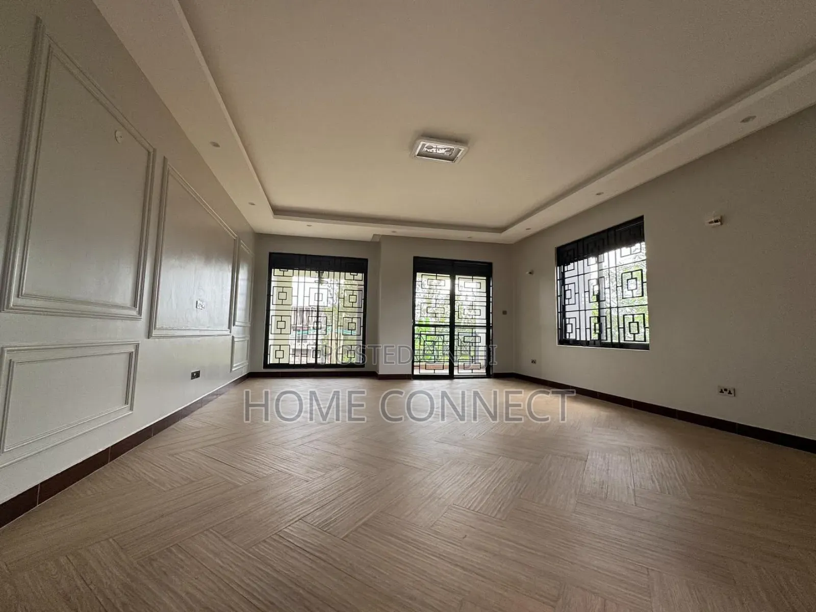 5bdrm Duplex in Kira Mamerito Rd, Central Division for sale