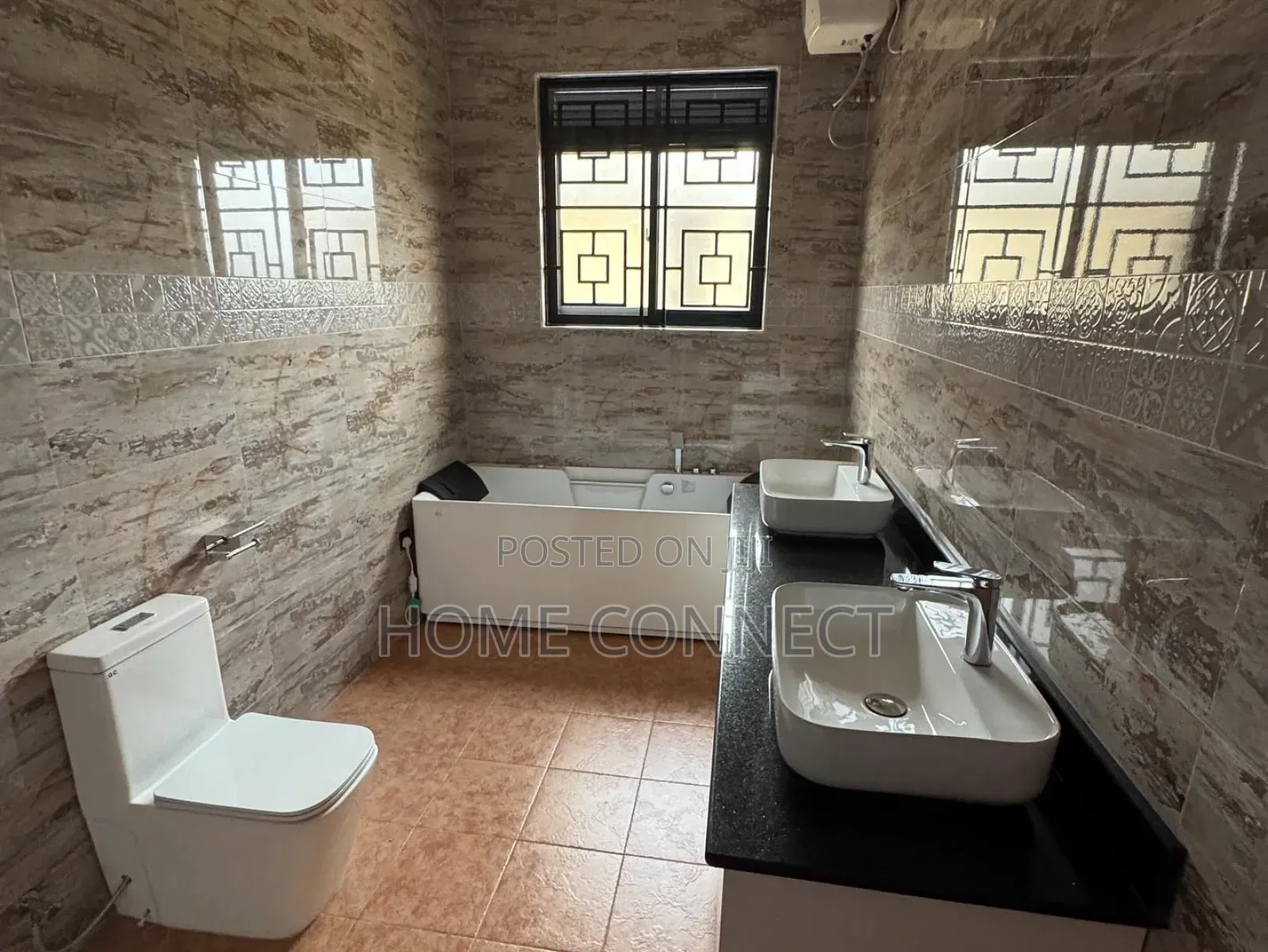 5bdrm Duplex in Kira Mamerito Rd, Central Division for sale