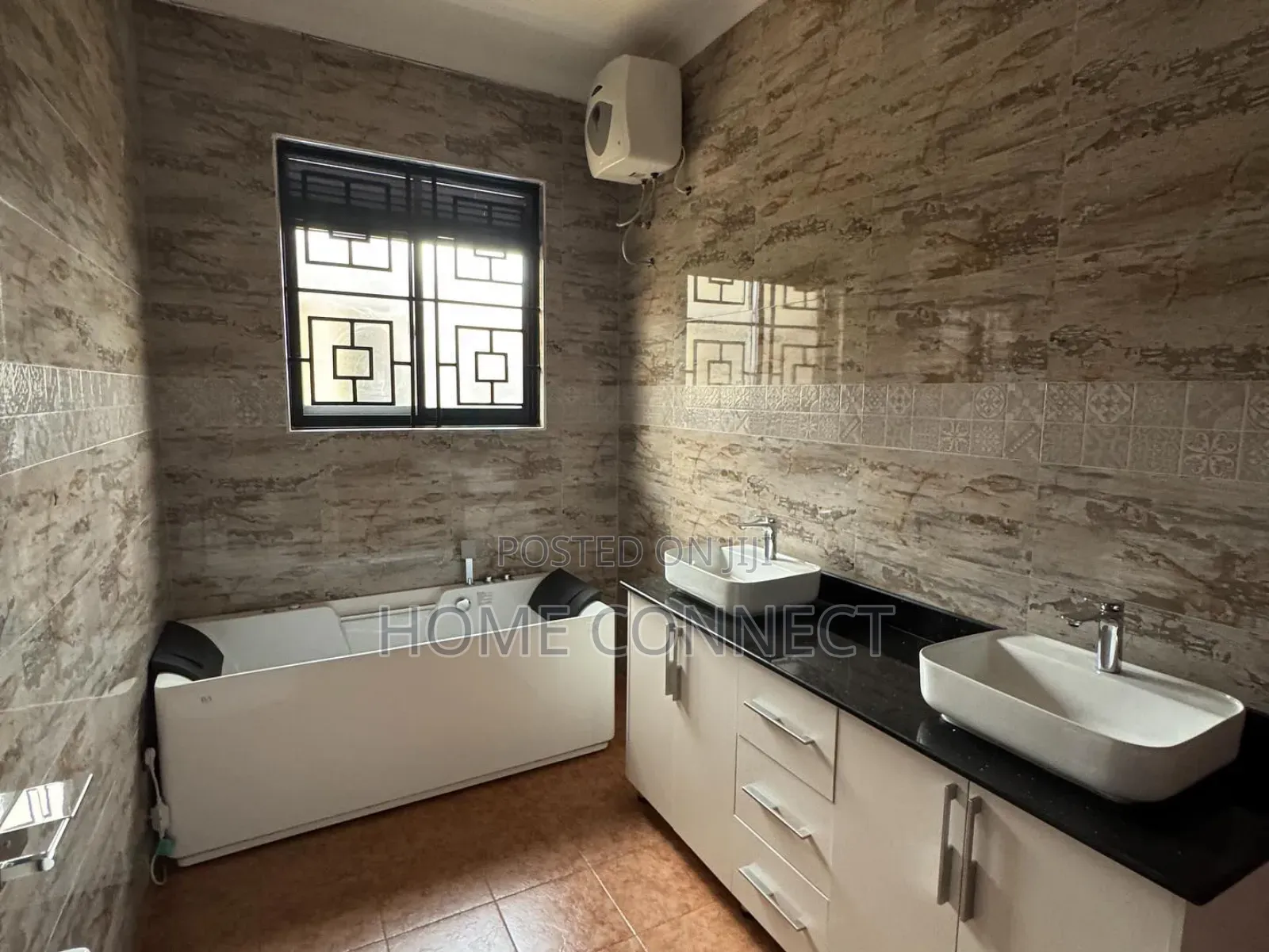 5bdrm Duplex in Kira Mamerito Rd, Central Division for sale