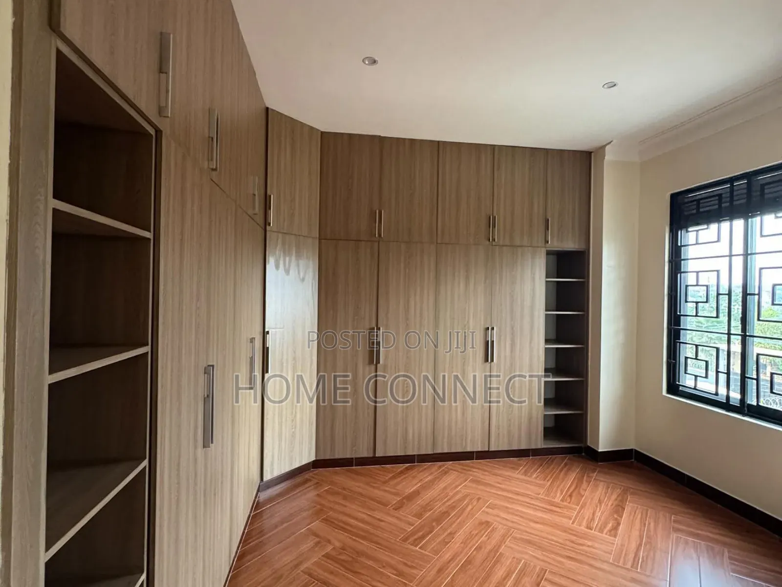 5bdrm Duplex in Kira Mamerito Rd, Central Division for sale