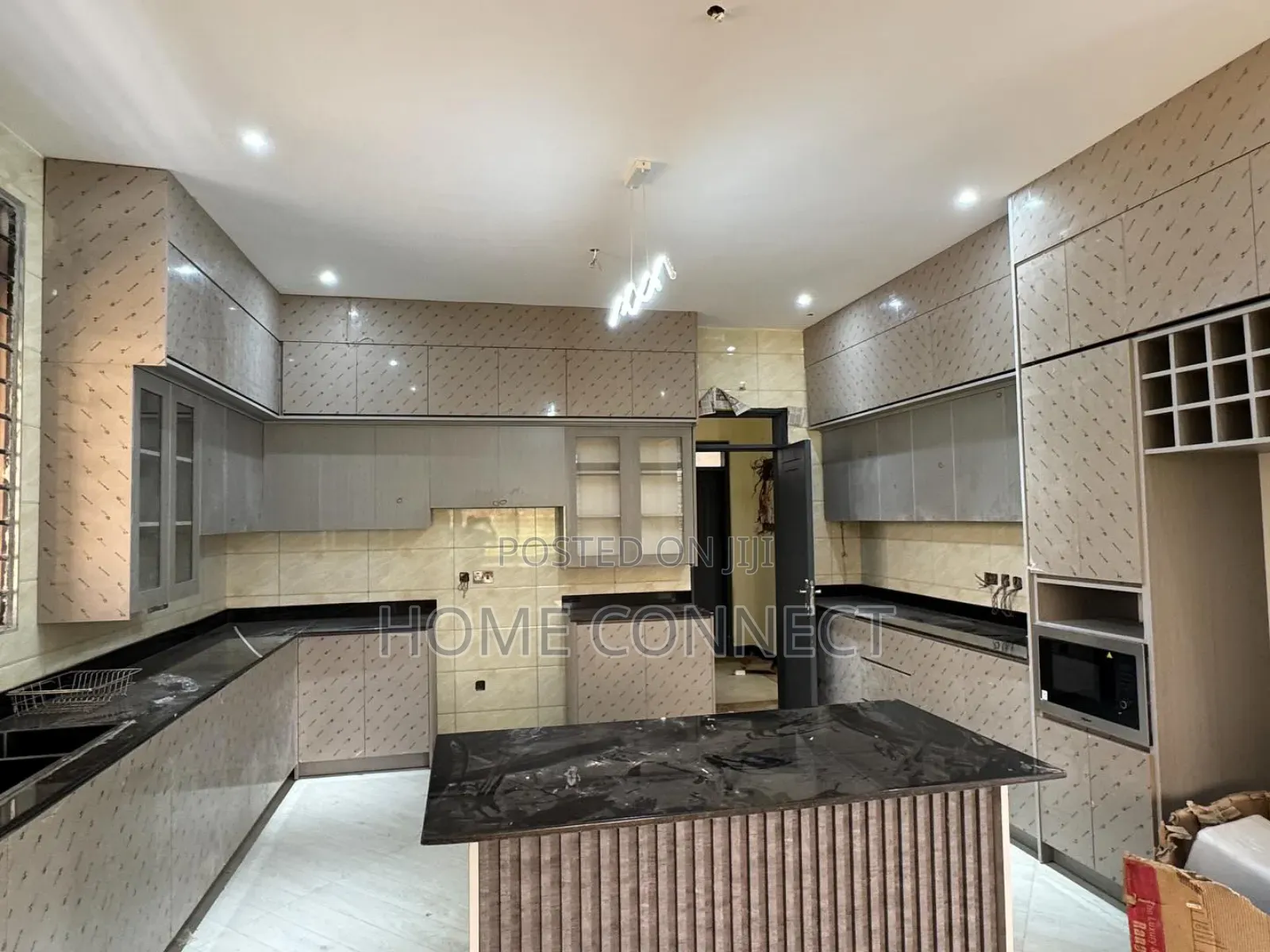 5bdrm Duplex in Naalya Estate, Central Division for sale