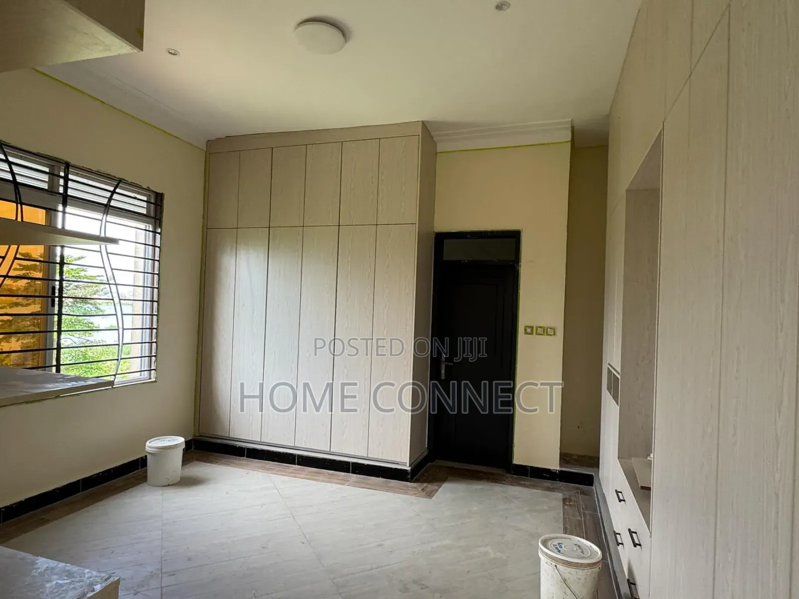 5bdrm Duplex in Naalya Estate, Central Division for sale