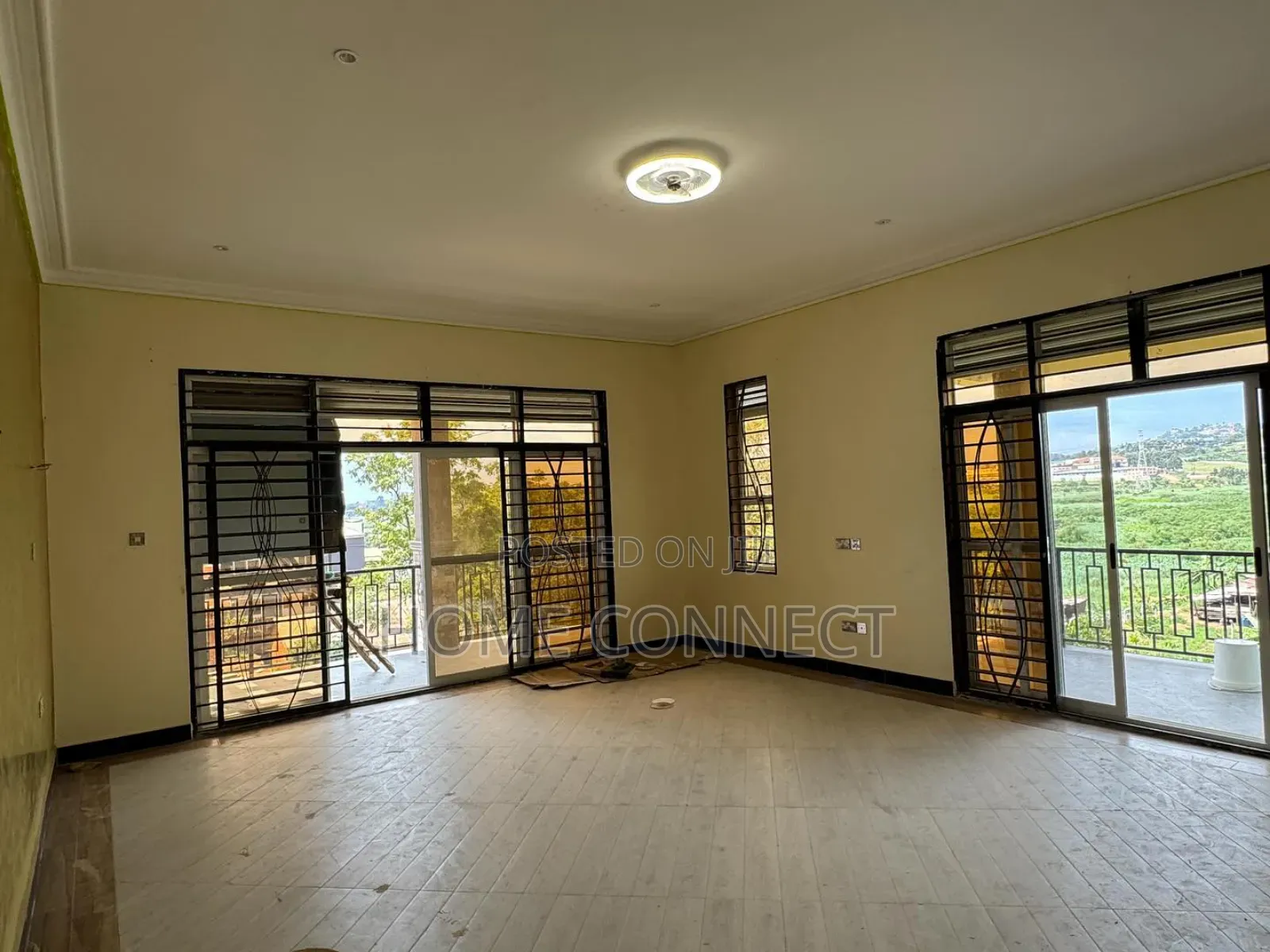 5bdrm Duplex in Naalya Estate, Central Division for sale