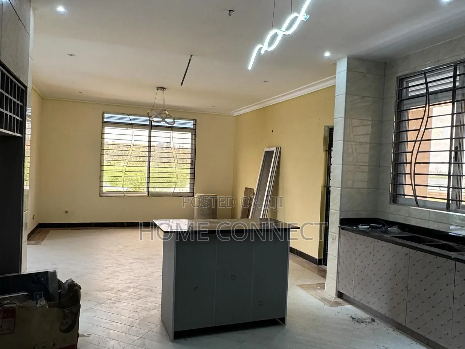 5bdrm Duplex in Naalya Estate, Central Division for sale