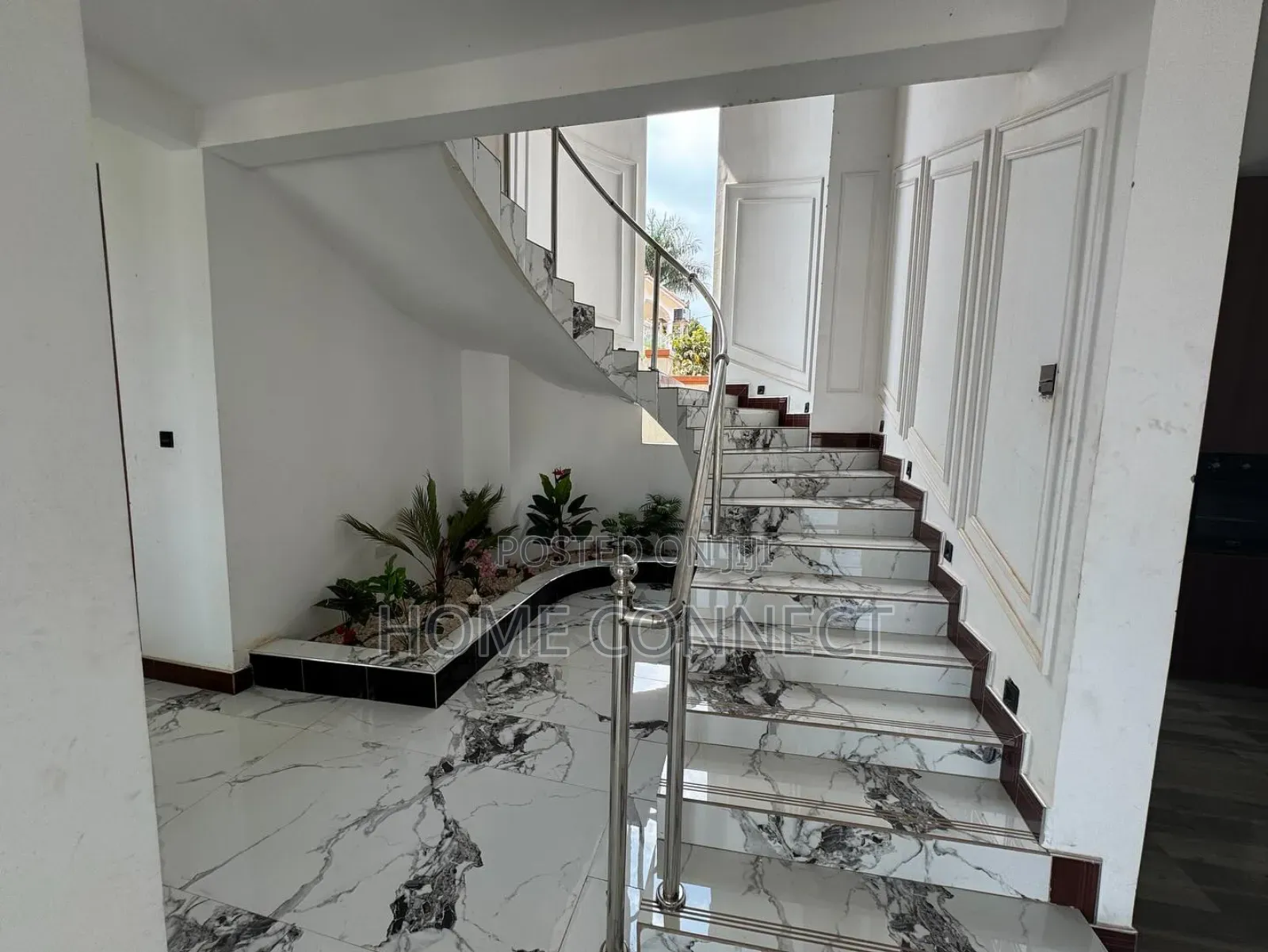 6bdrm Duplex in Munyonyo Charles, Central Division for sale