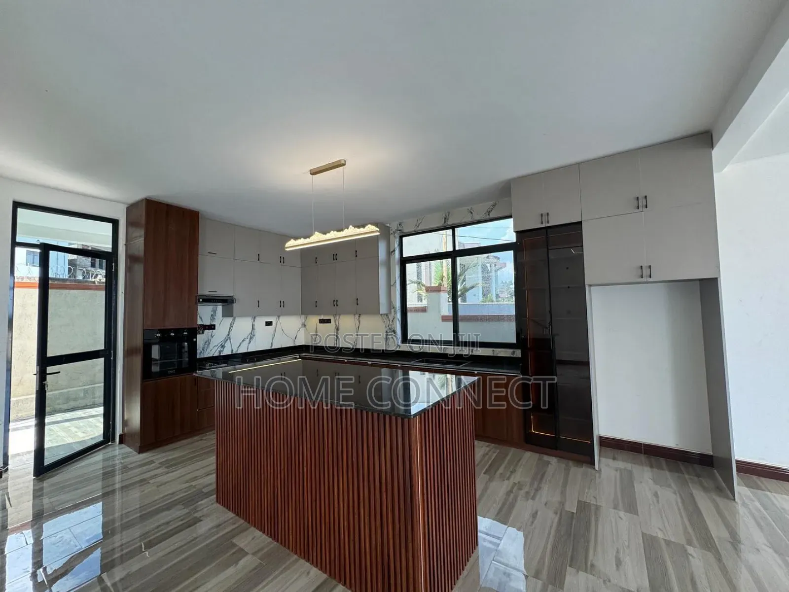 6bdrm Duplex in Munyonyo Charles, Central Division for sale