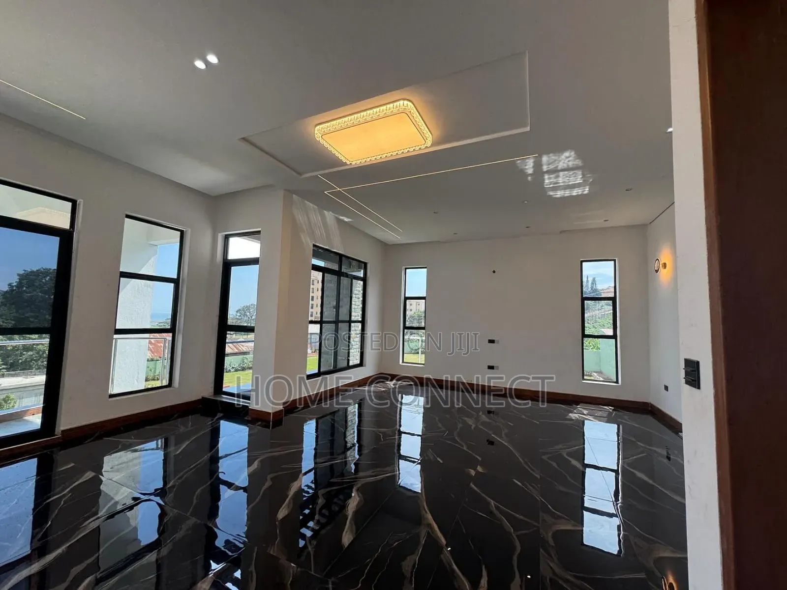 6bdrm Duplex in Munyonyo Charles, Central Division for sale
